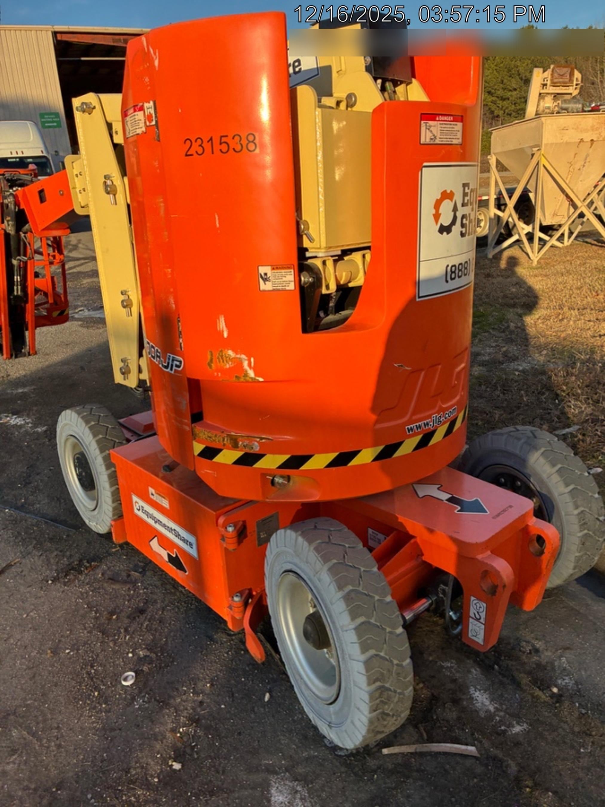 2022 JLG E300AJP