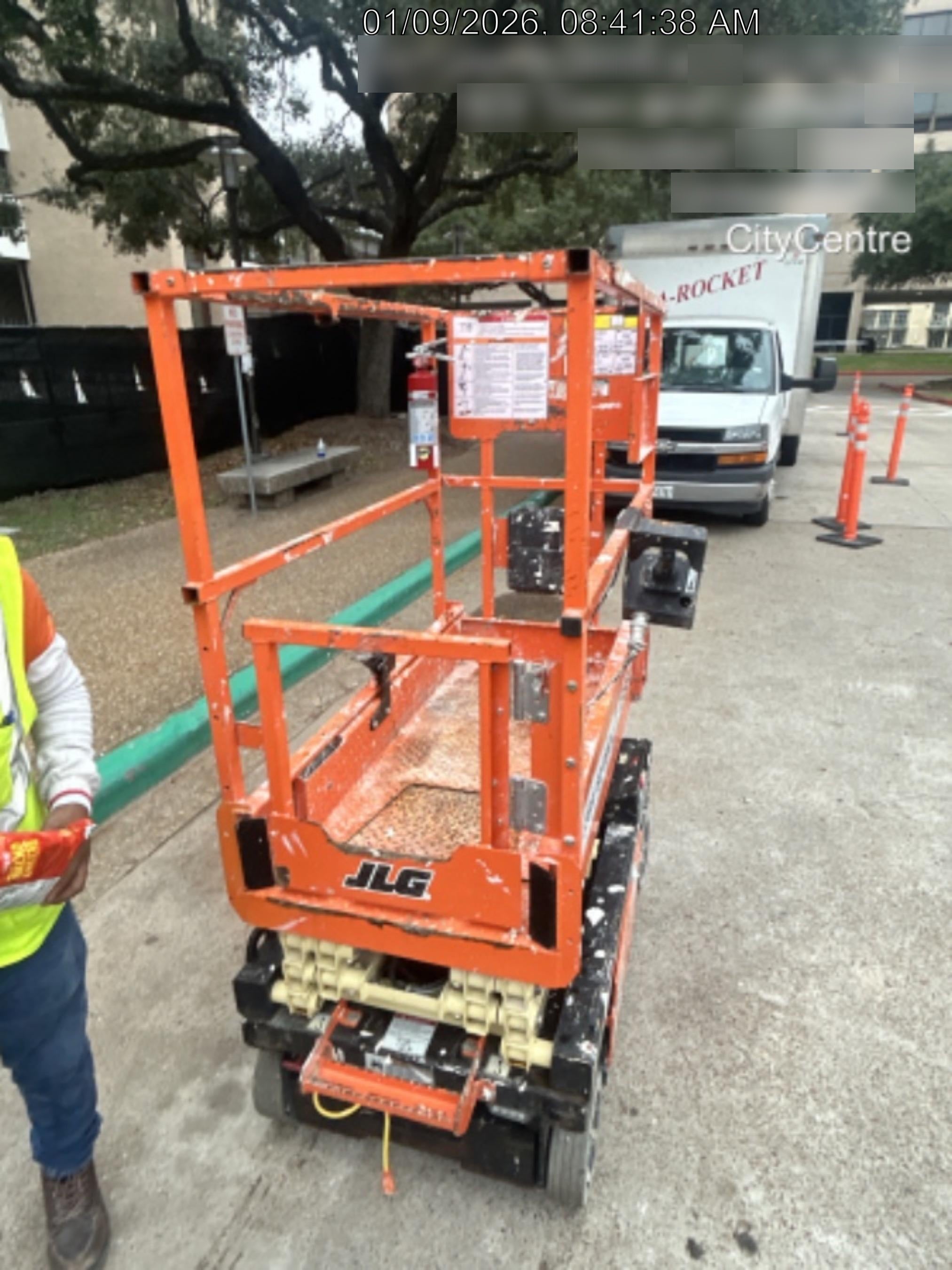 2021 JLG ES1330L