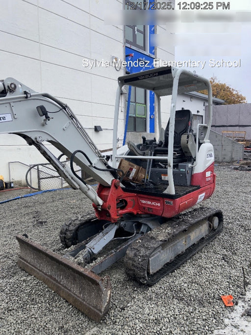 2022 TAKEUCHI TB235-2R