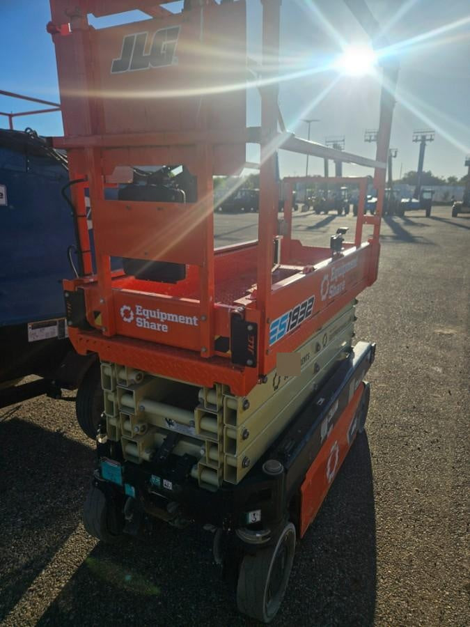2022 JLG ES1932