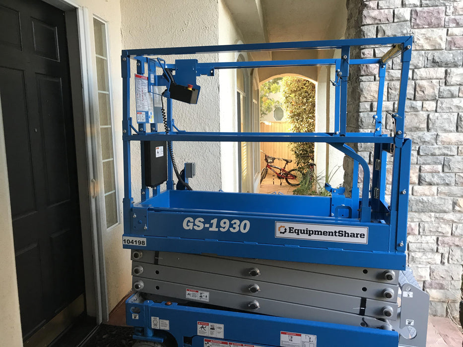 2020 Genie GS-1930 Solid Non Marking Tires, Beacon, Folding rails with half height swing gate, 800W Inverter