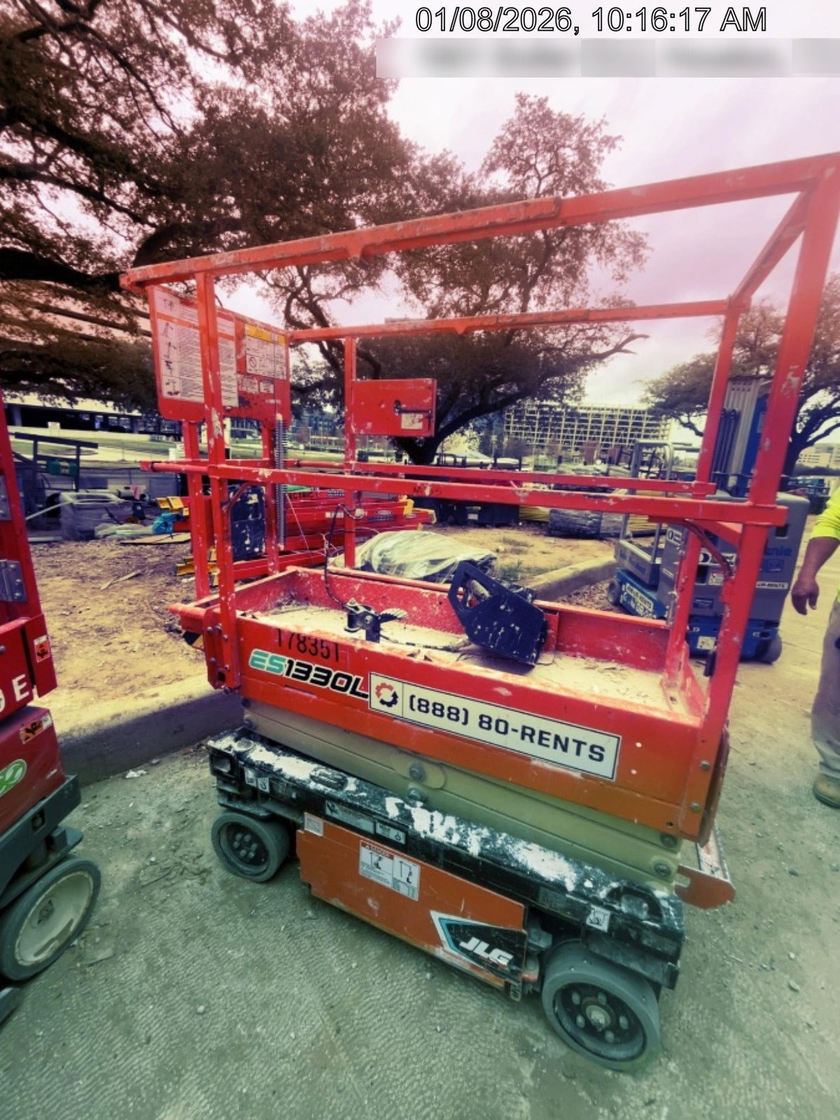 2021 JLG ES1330L