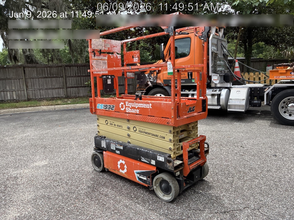 2023 JLG ES1932