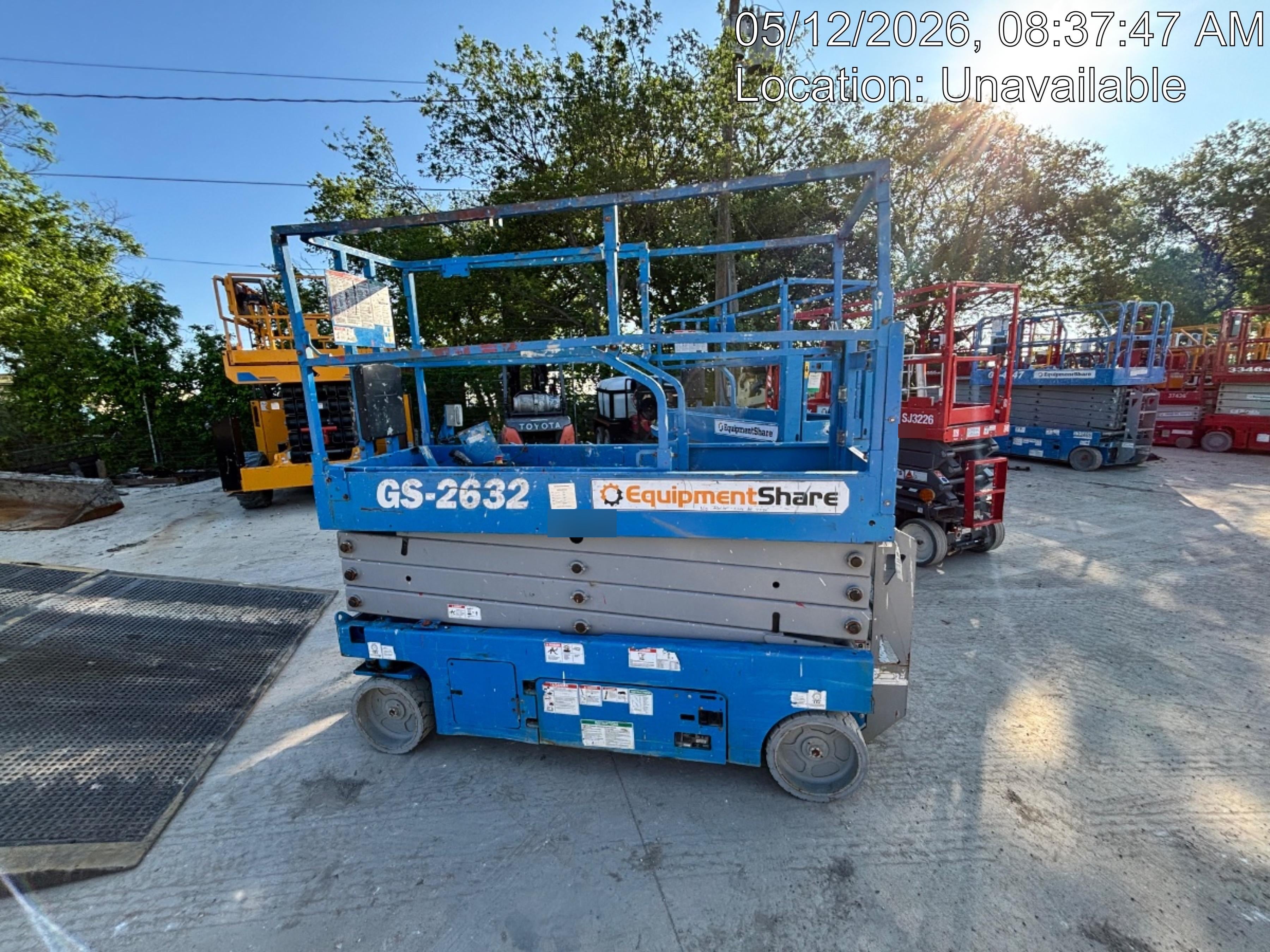2019 Genie GS-2632 Folding rails with half height swing gate