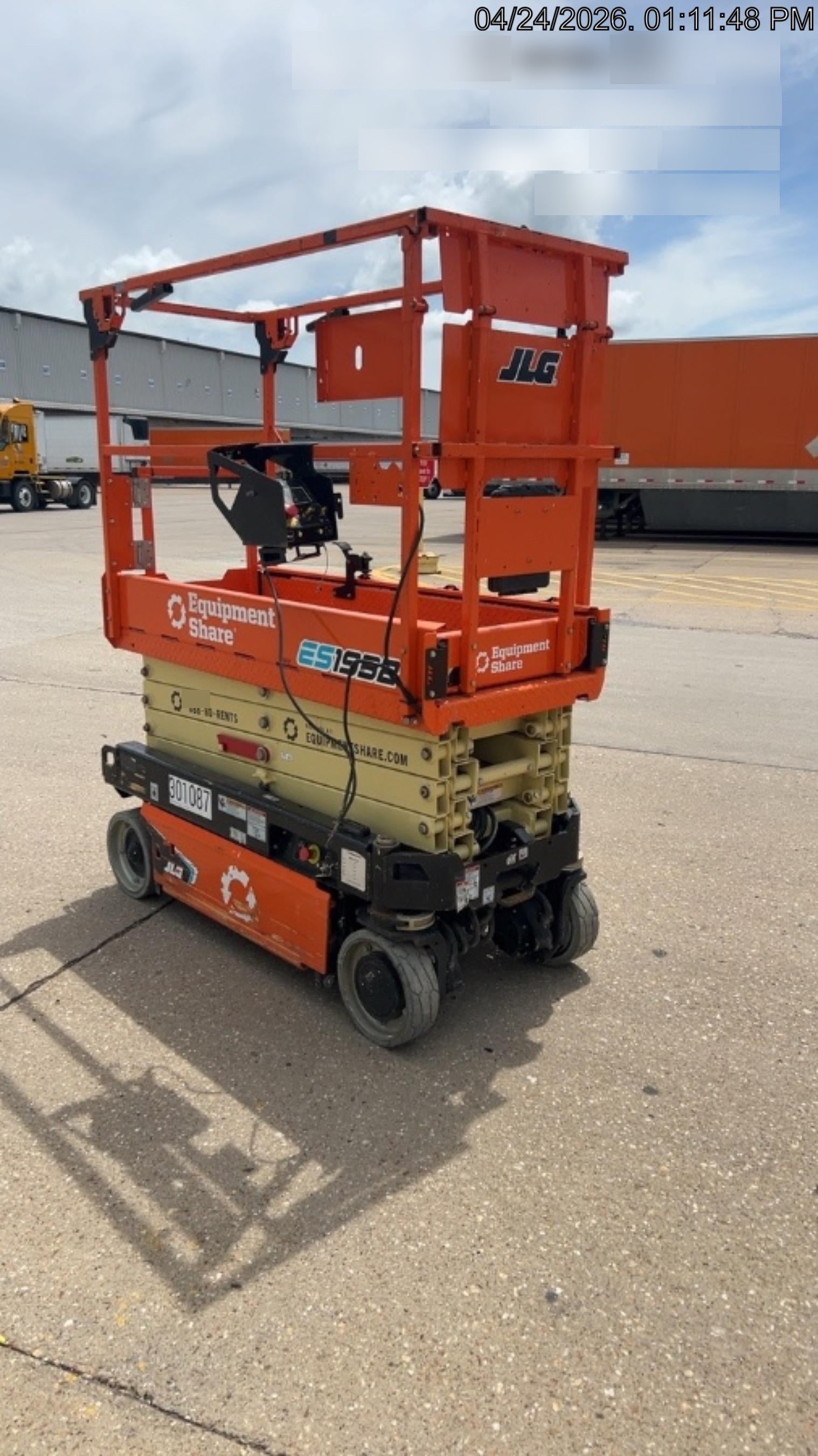 2023 JLG ES1932