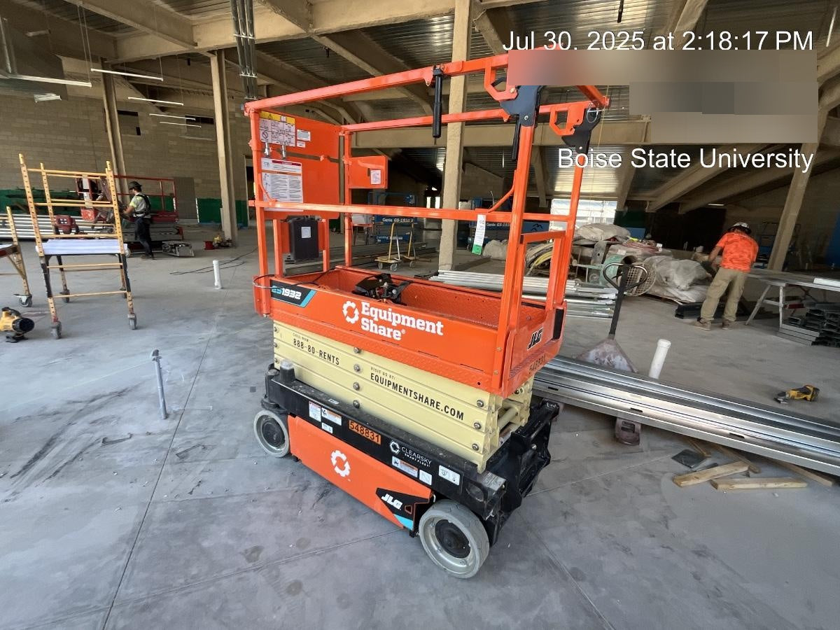 2025 JLG ES1932