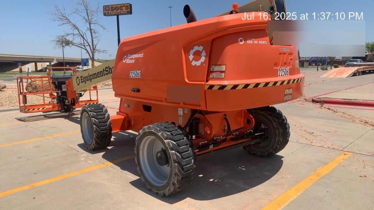 2022 JLG 600S