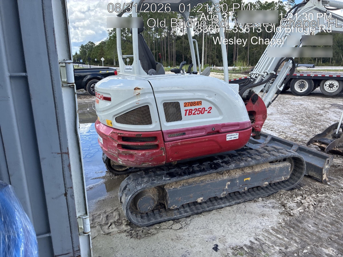 2022 TAKEUCHI TB250-2R