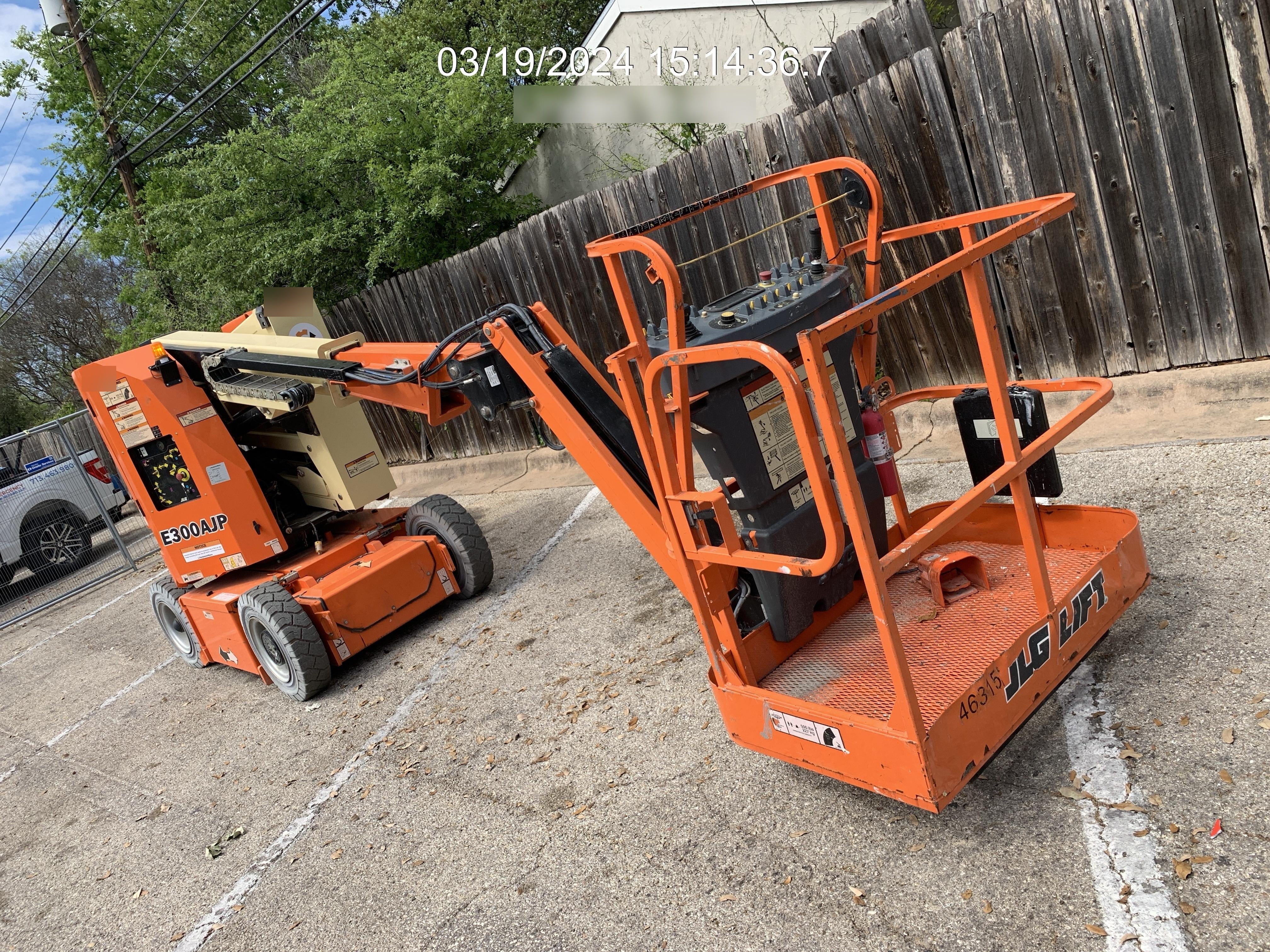 2019 JLG E300AJP