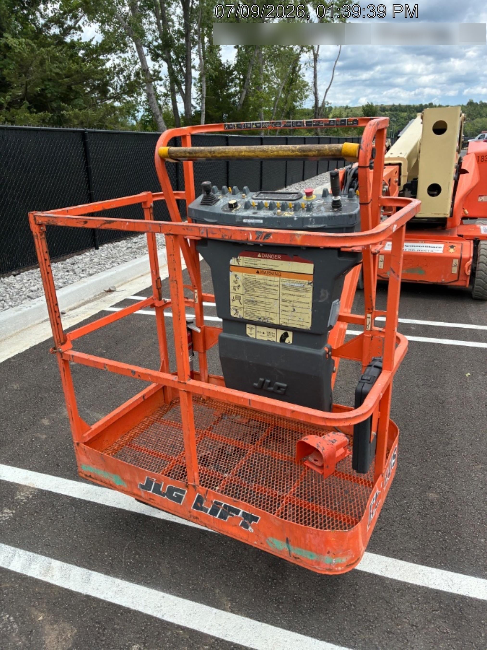 2019 JLG E400AJPN