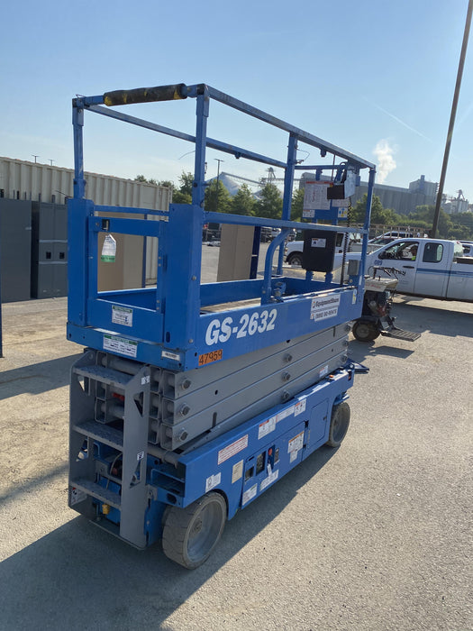 2019 Genie GS-2632 Folding rails with half height swing gate