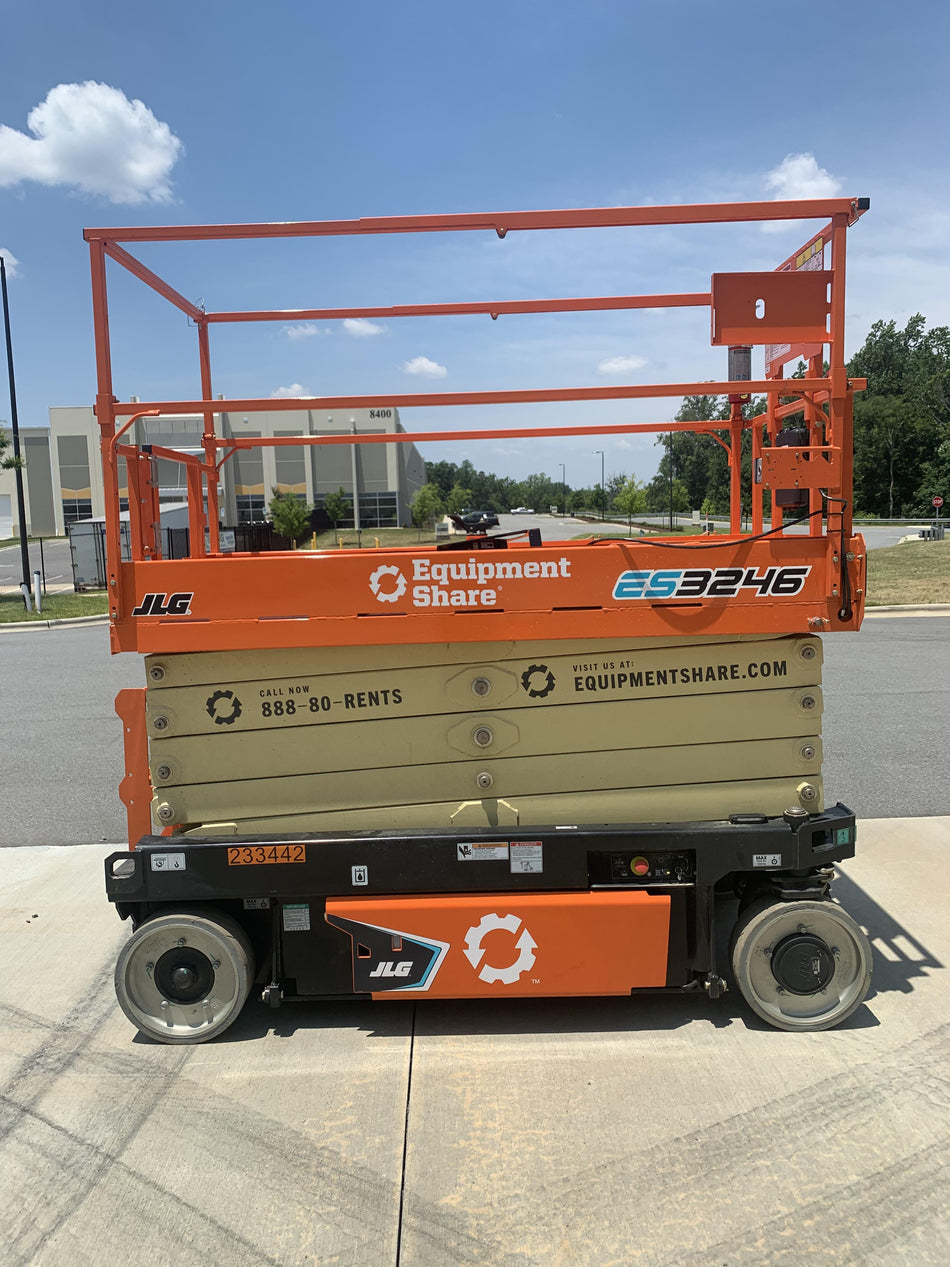 2022 JLG ES3246