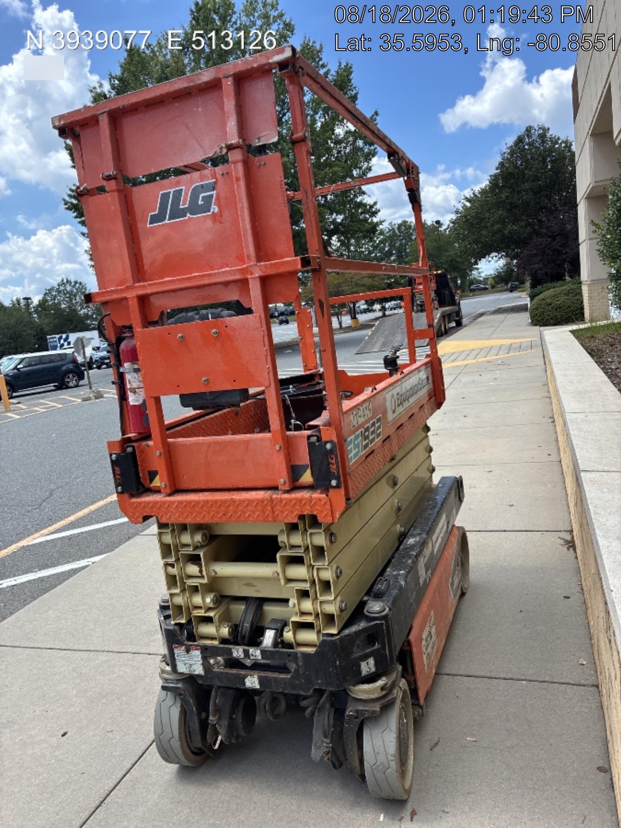 2022 JLG ES1932
