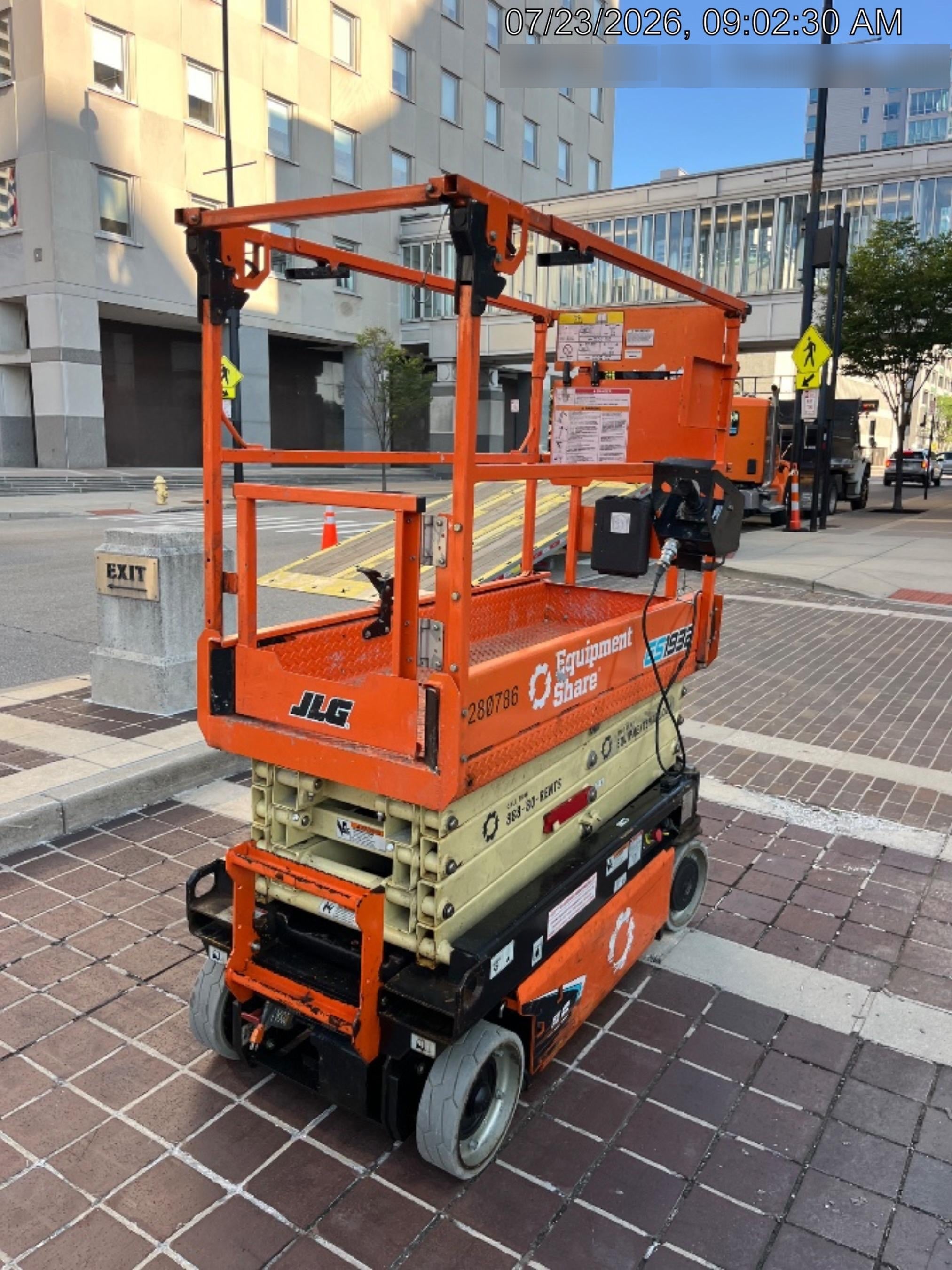 2022 JLG ES1932