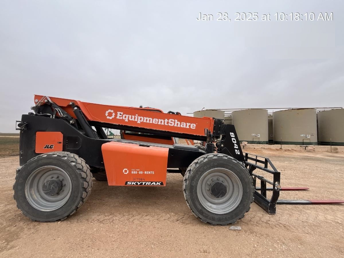 2023 SKYTRAK 8042