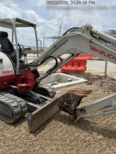 2025 TAKEUCHI TB250-2R
