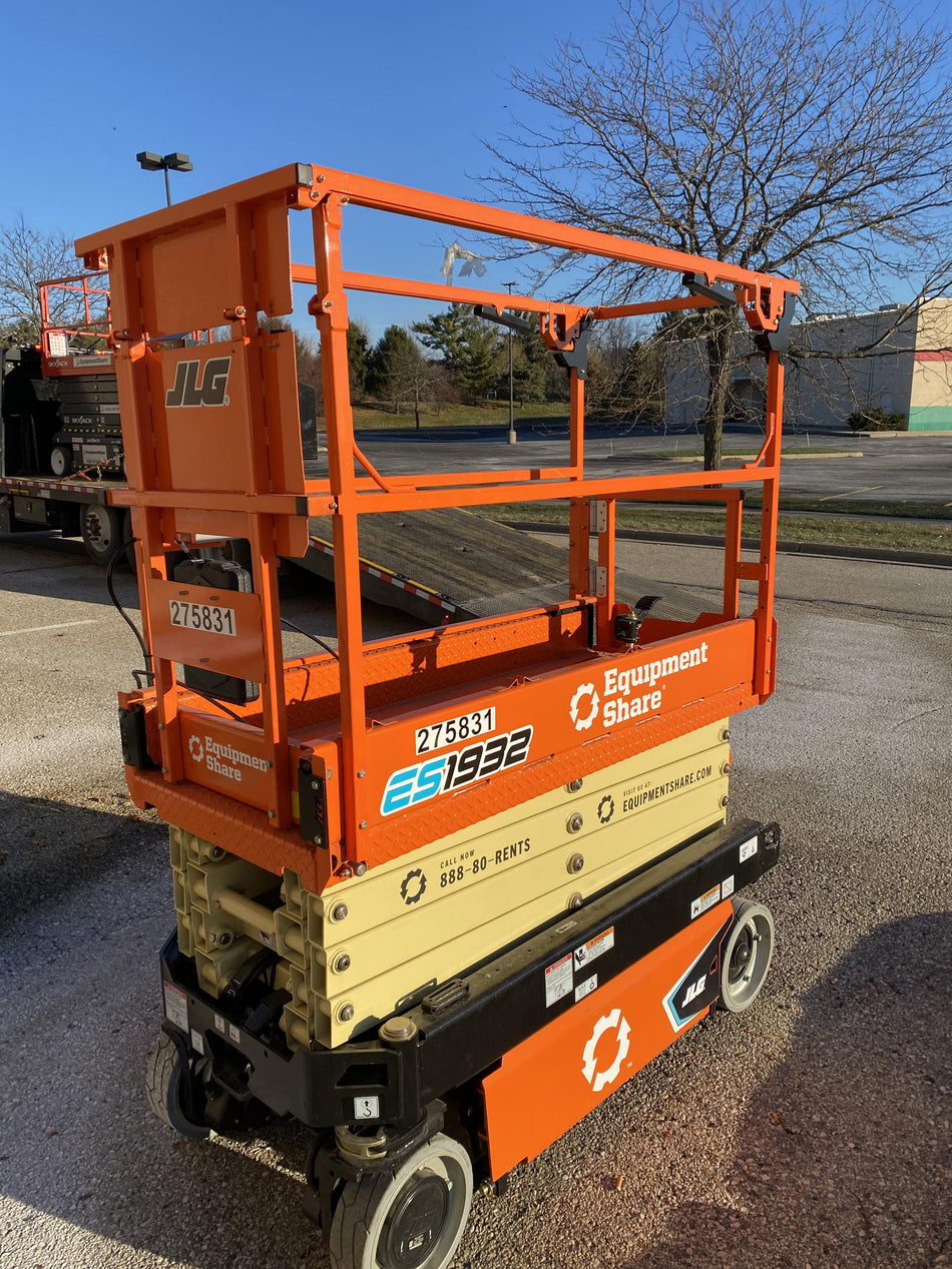 2022 JLG ES1932
