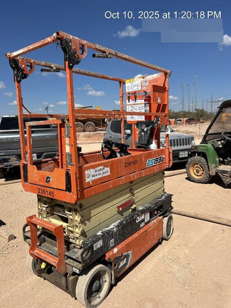 2022 JLG ES1932