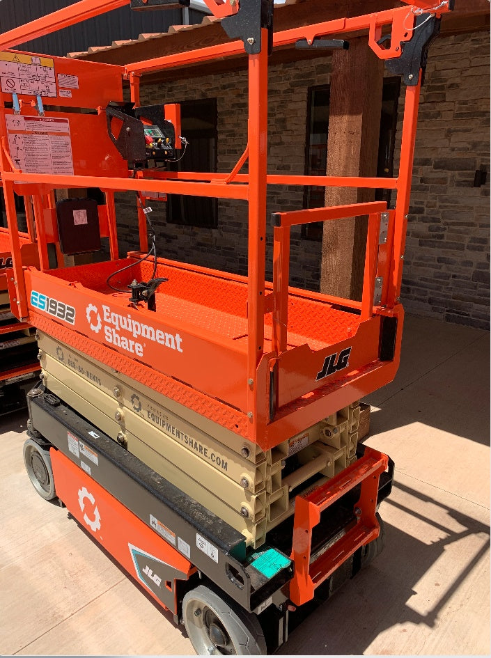 2022 JLG ES1932