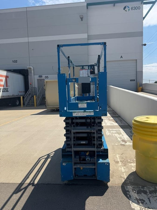 2019 Genie GS-3232 Folding rails with half height swing gate, 800 Amp Inverter