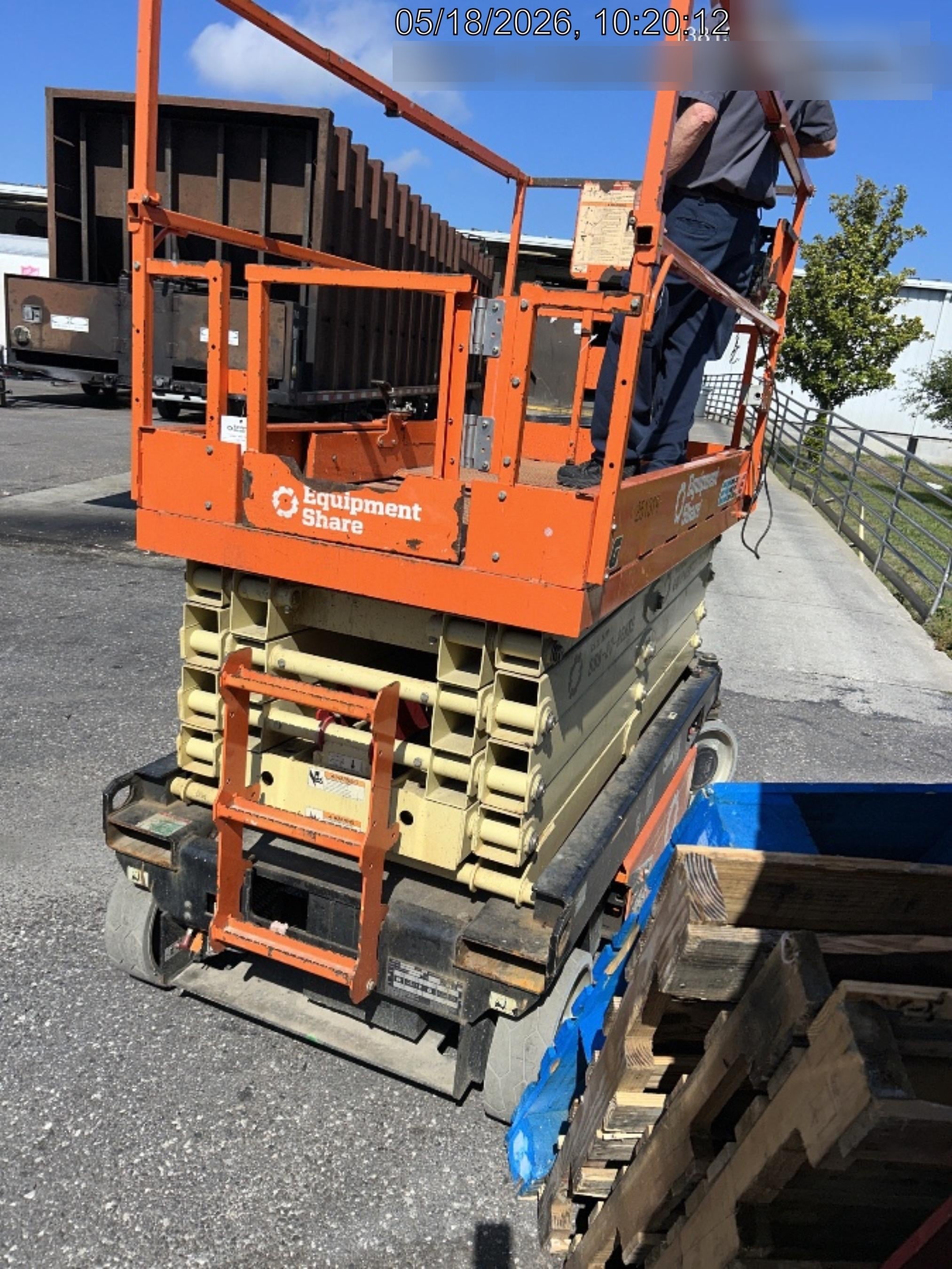 2022 JLG ES3246