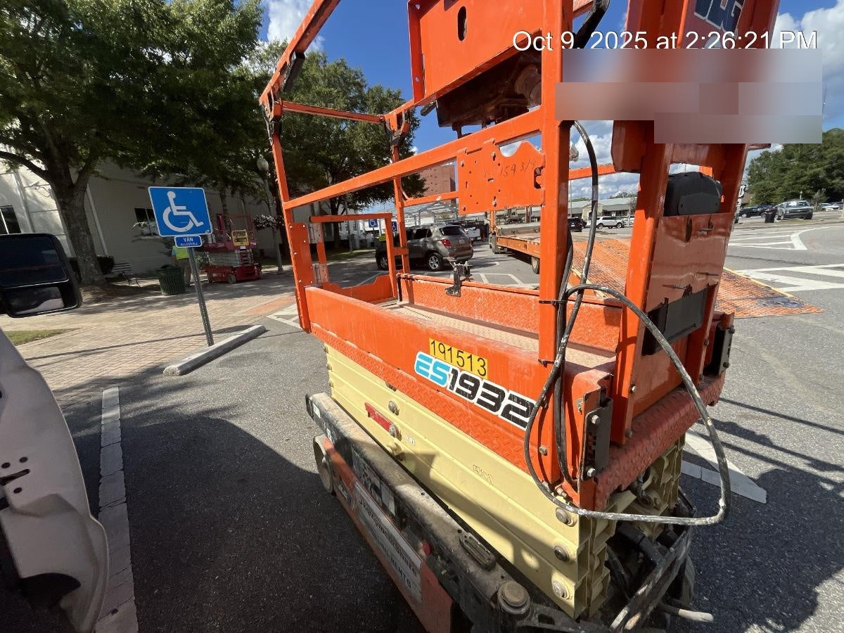 2021 JLG ES1932
