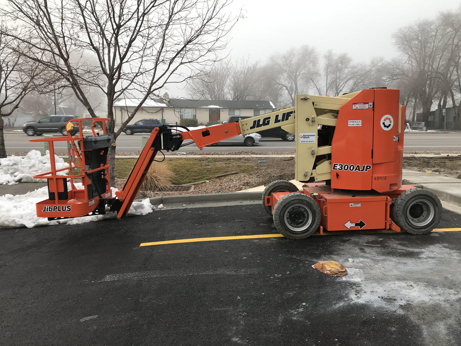 2019 JLG E300AJP