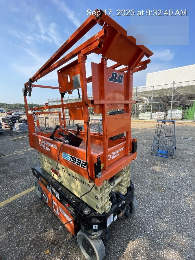 2024 JLG ES1932
