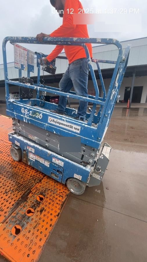 2020 Genie GS-1930 Solid Non Marking Tires, Beacon, Folding rails with half height swing gate