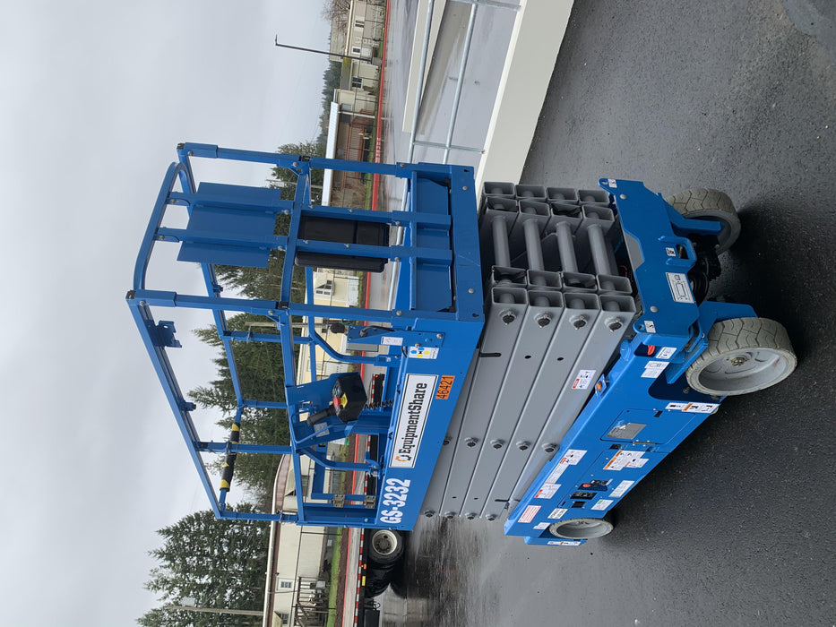 2019 Genie GS-3232 Folding rails with half height swing gate, 800 Amp Inverter