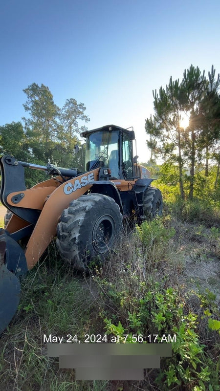 2017 Case 821G CLOSED CAB, JRB 418 STYLE HYD COUPLER