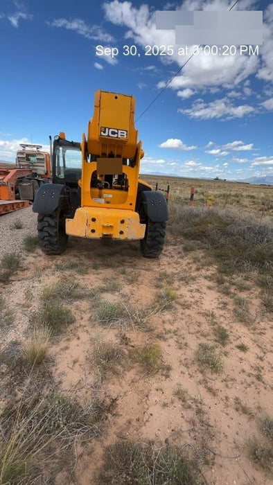 2019 JCB 512-56 109 HP w/Open ROPS, Beacon, Aux Hydraulics, Worklights, Solid Tires 60" Carriage/Forks