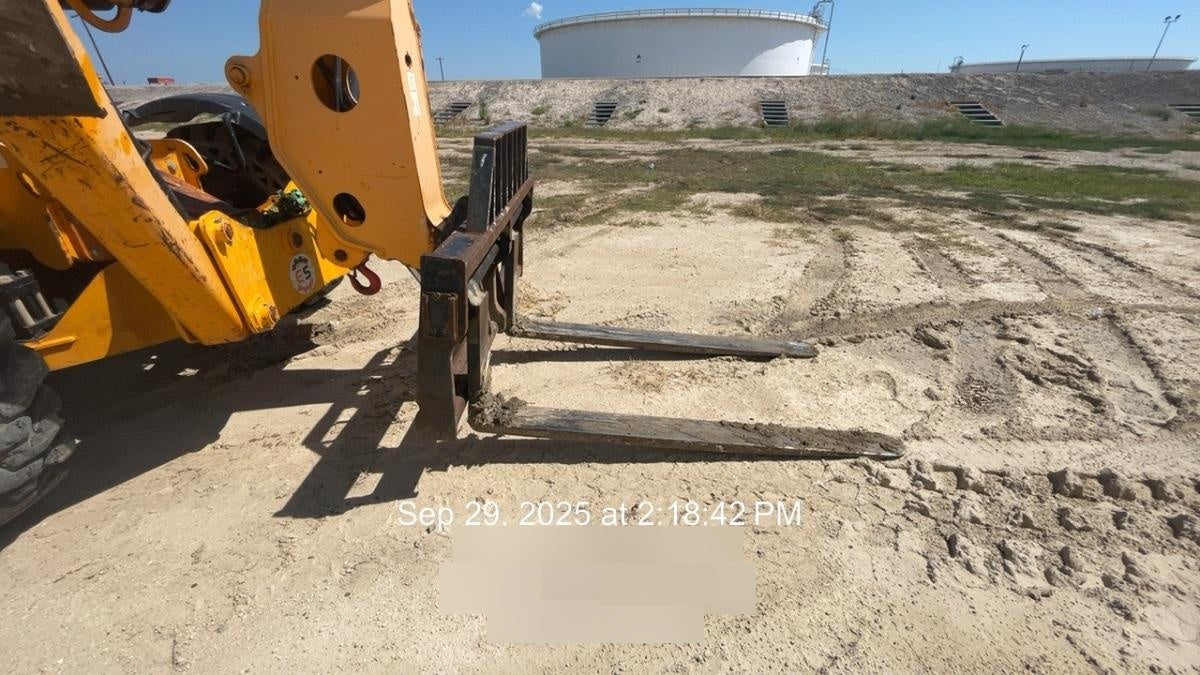 2019 JCB 512-56 74 HP w/CAB/HVAC, Beacon, Aux Hydraulics, Worklights, Solid Tires w/60" Carriage/Forks