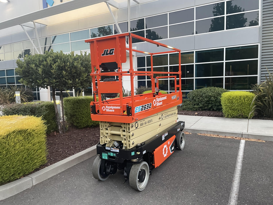 2022 JLG ES2632