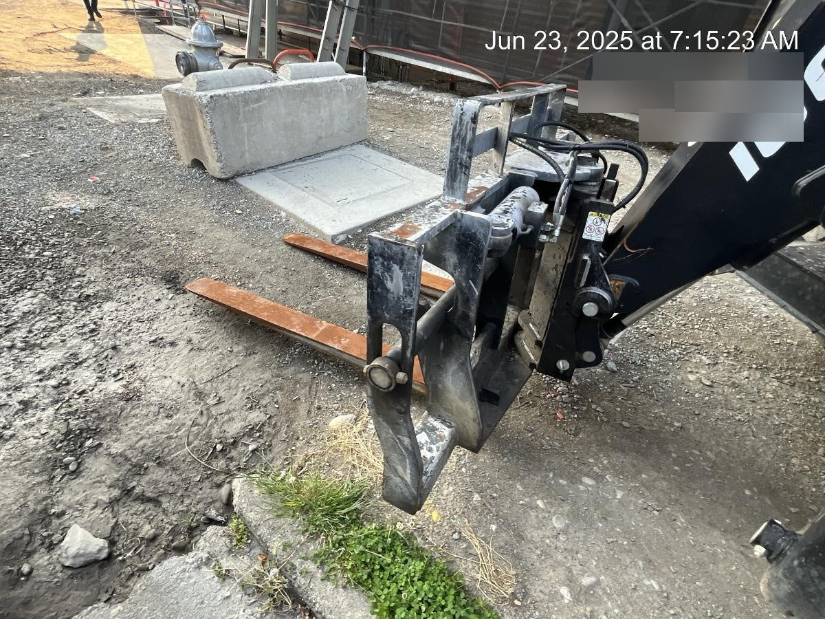 2021 JLG 1001095418S
