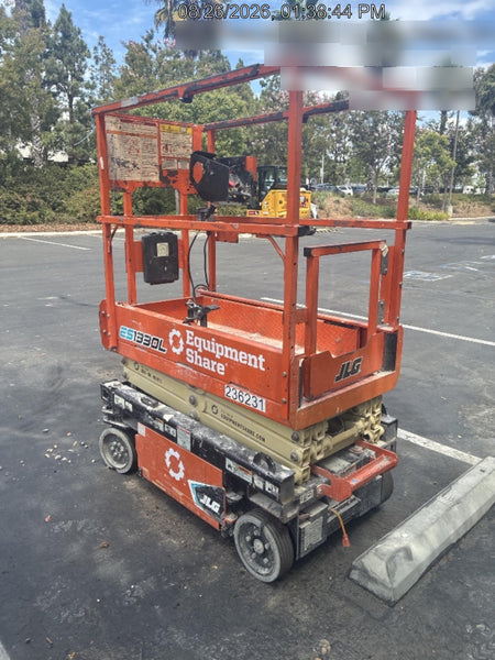 2022 JLG ES1330L