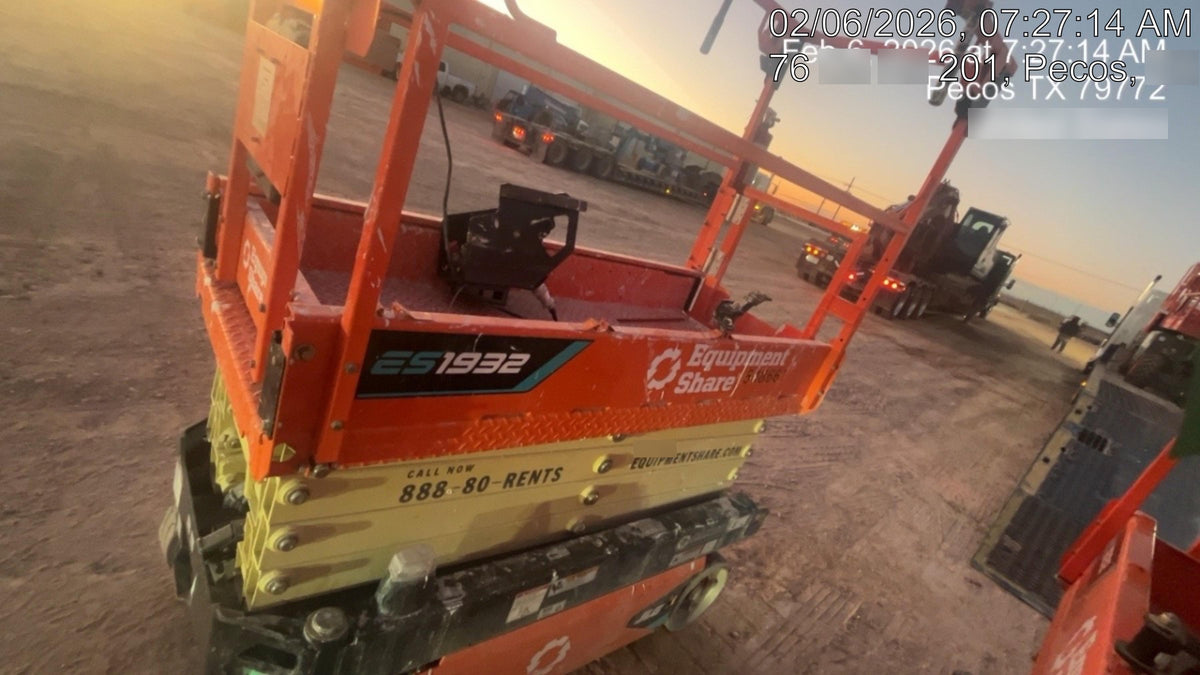 2025 JLG ES1932