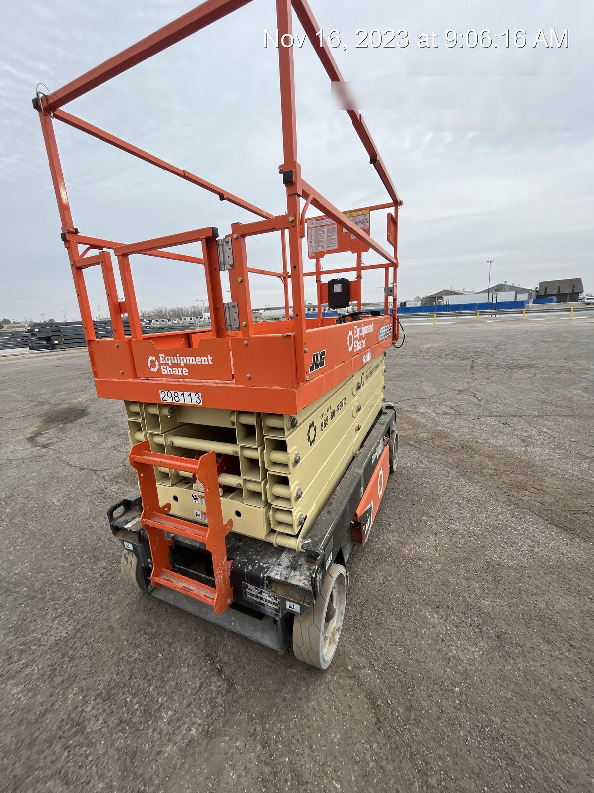 2023 JLG ES3246