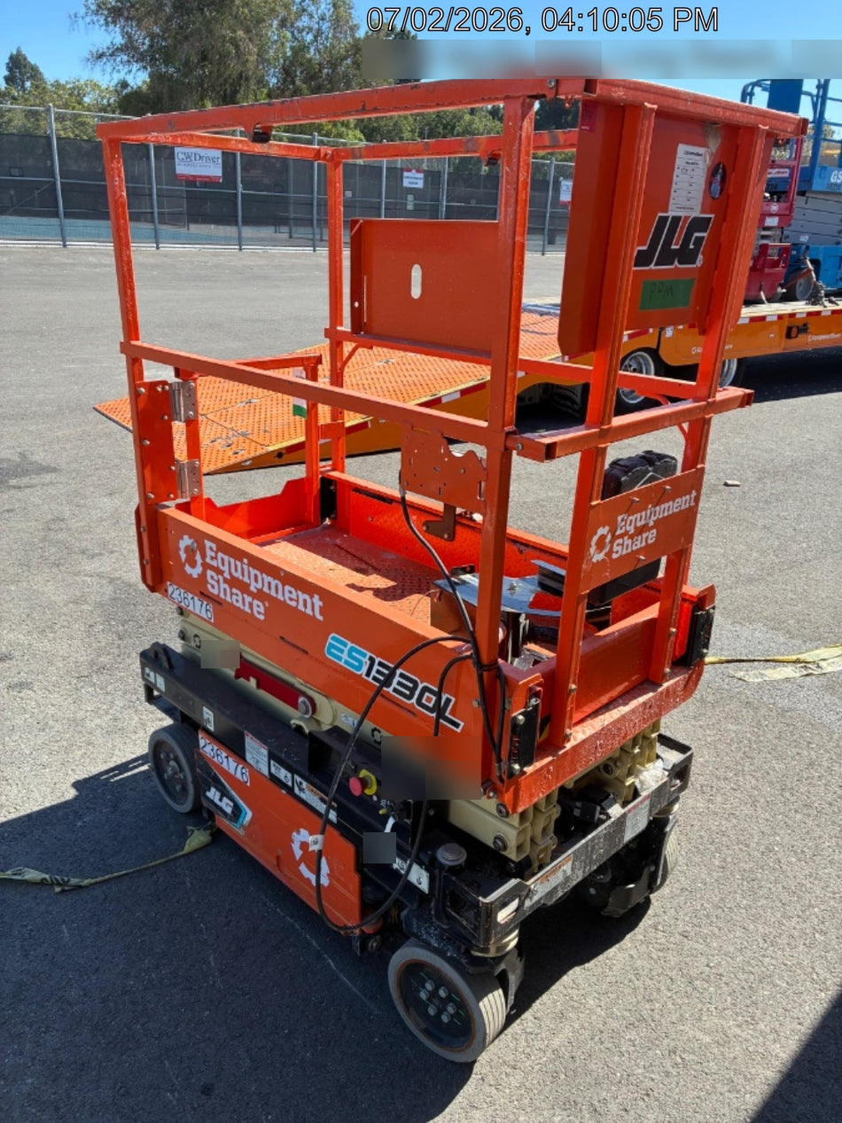 2022 JLG ES1330L
