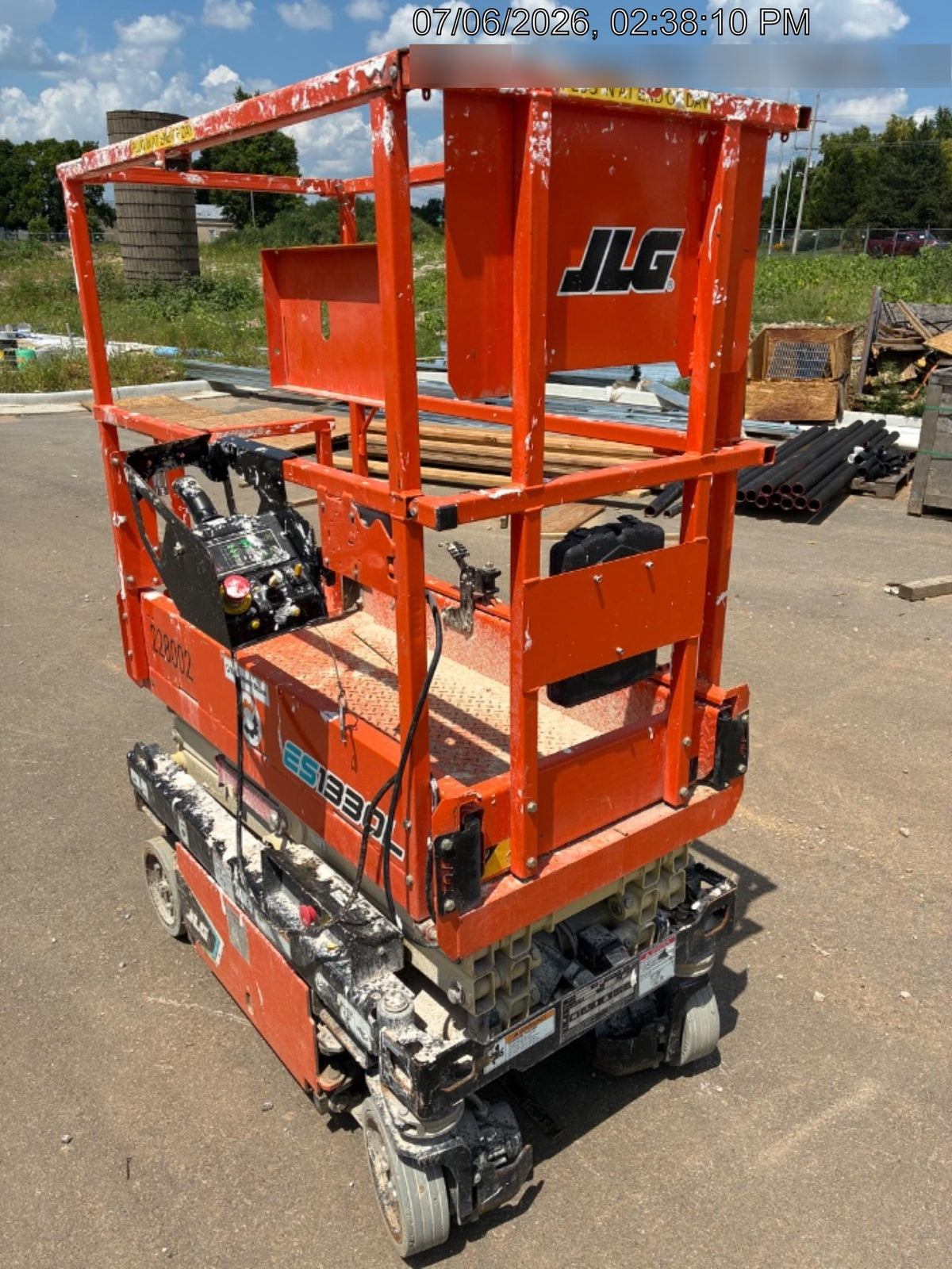 2022 JLG ES1330L