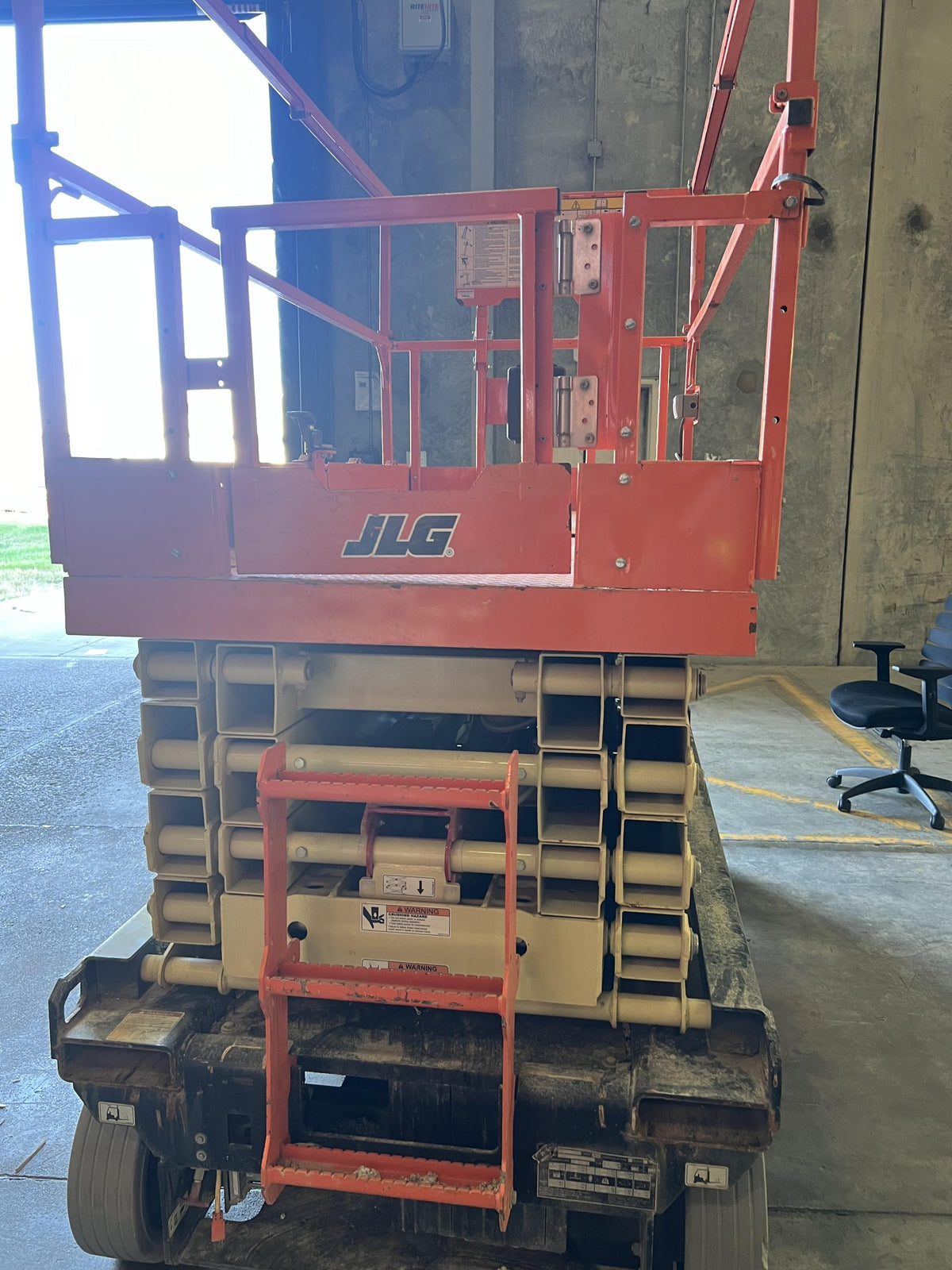 2022 JLG ES3246
