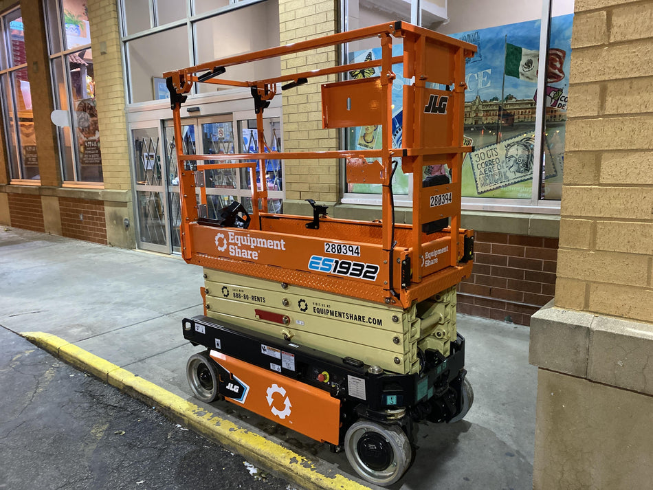 2022 JLG ES1932
