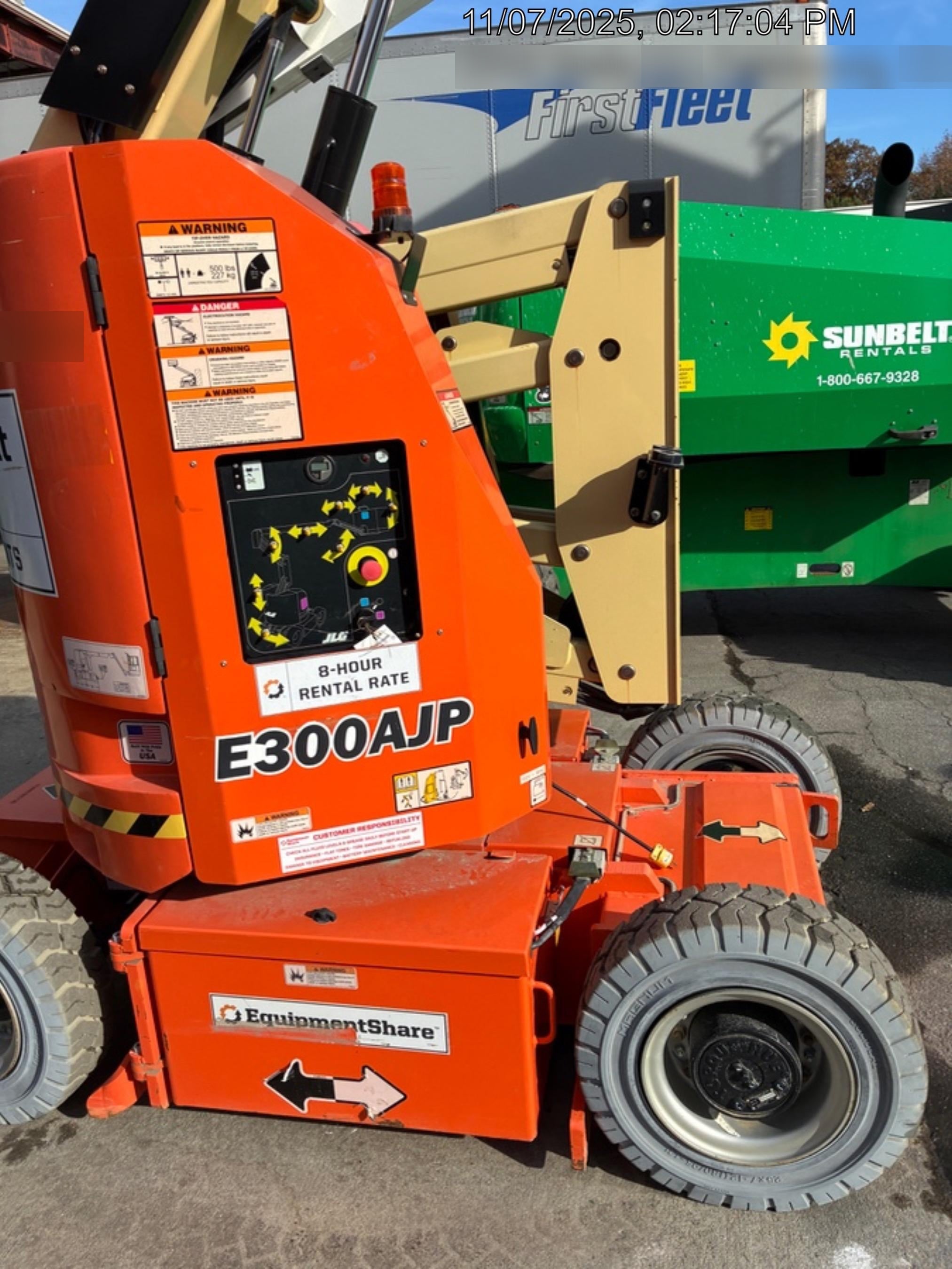 2022 JLG E300AJP