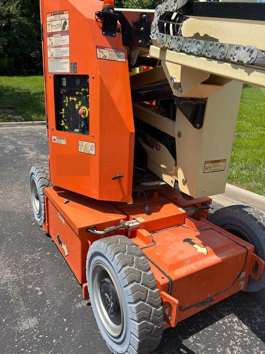 2019 JLG E300AJP
