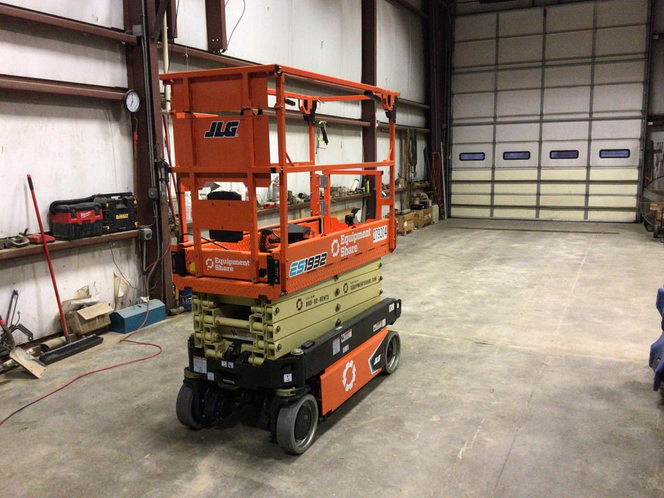 2022 JLG ES1932