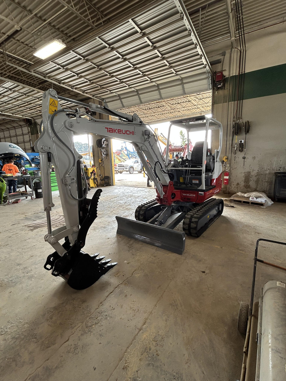 2025 TAKEUCHI TB235-2R
