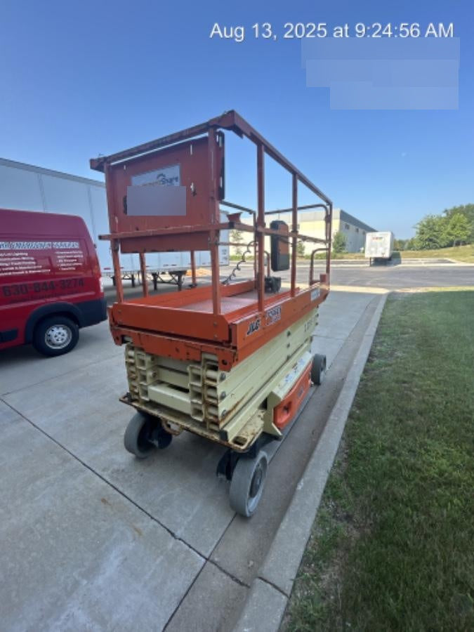 2016 JLG 3246ES