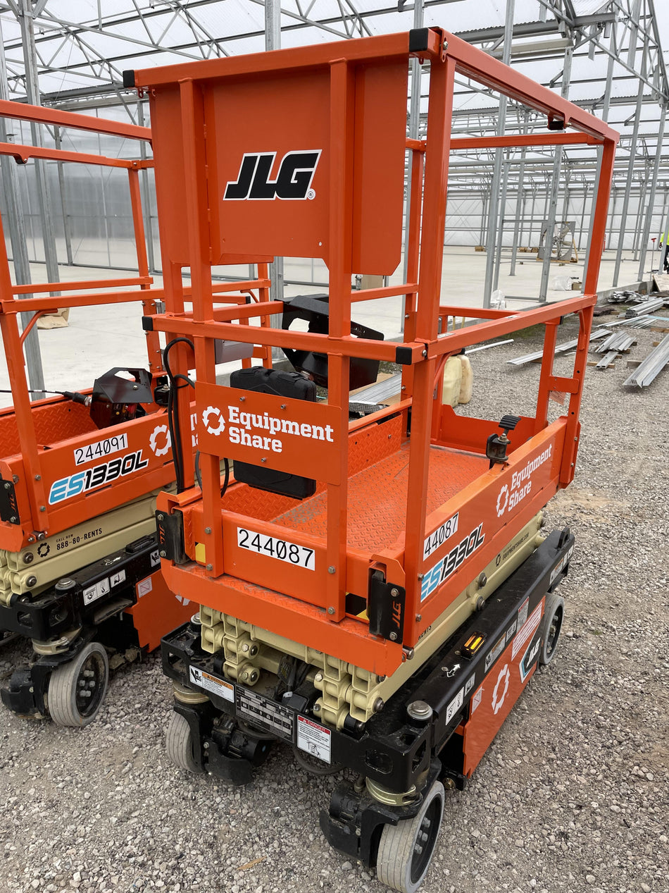 2022 JLG ES1330L