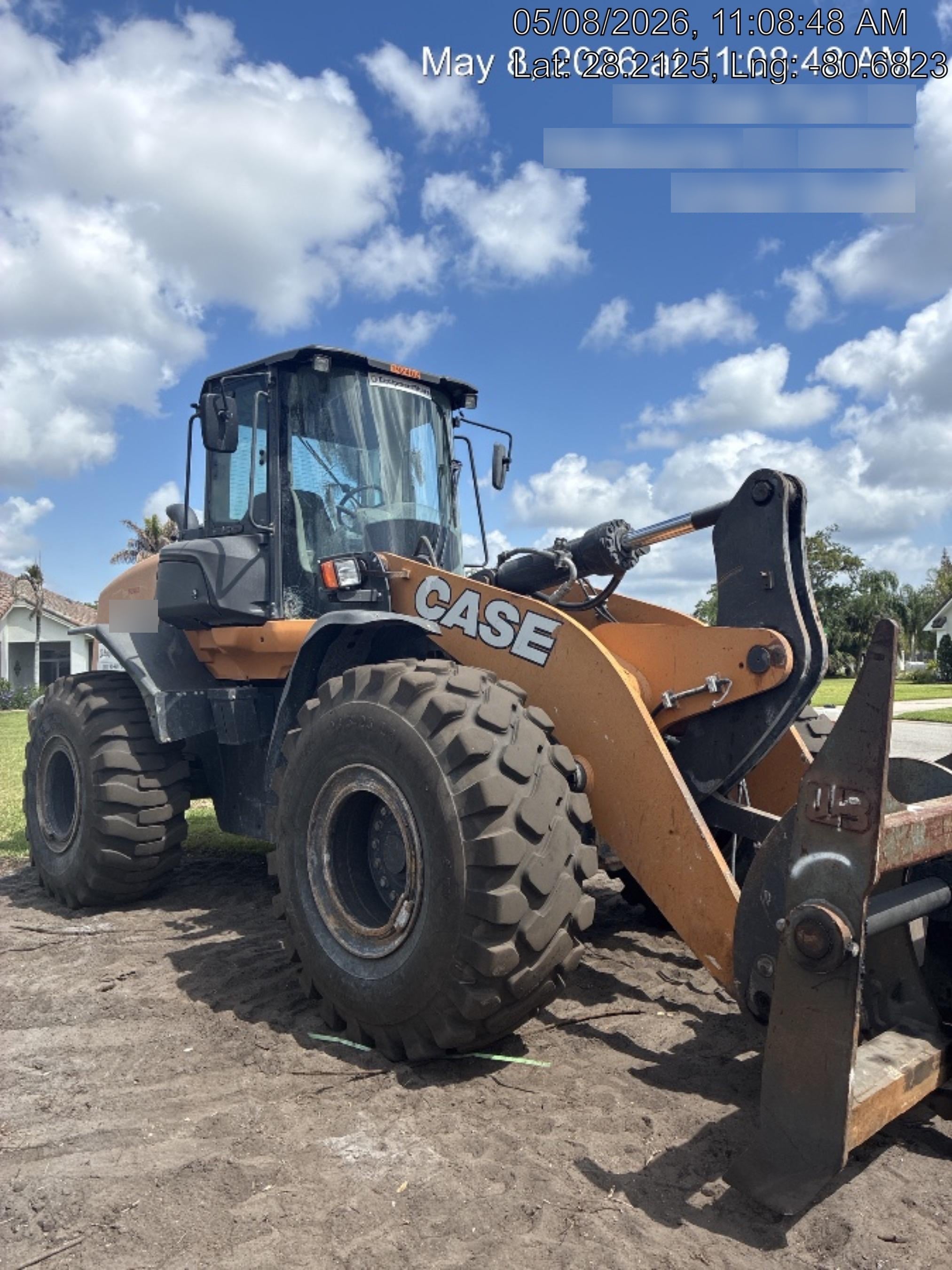 2018 Case 821G CLOSED CAB, JRB 418 STYLE HYD COUPLER
