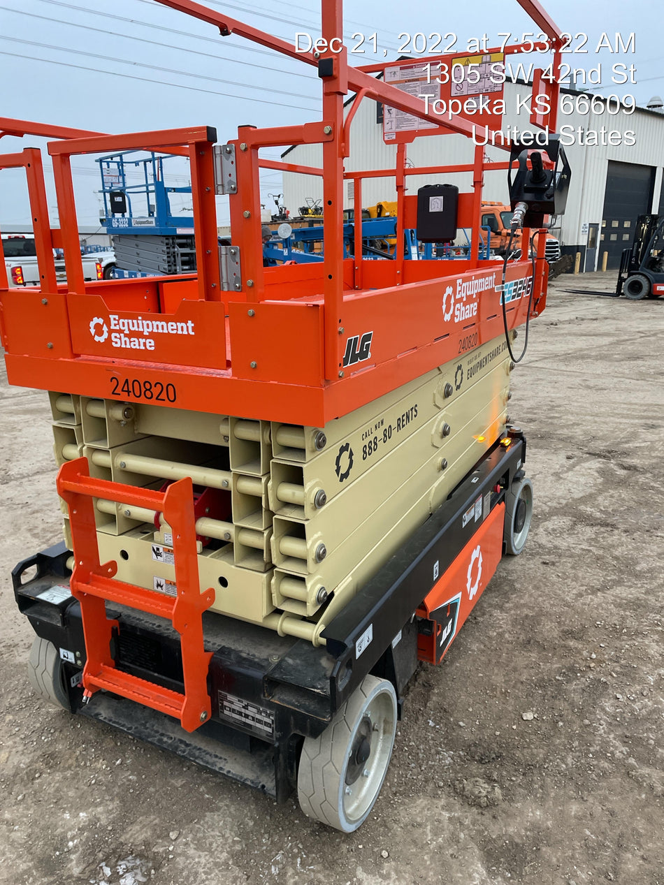 2022 JLG ES3246